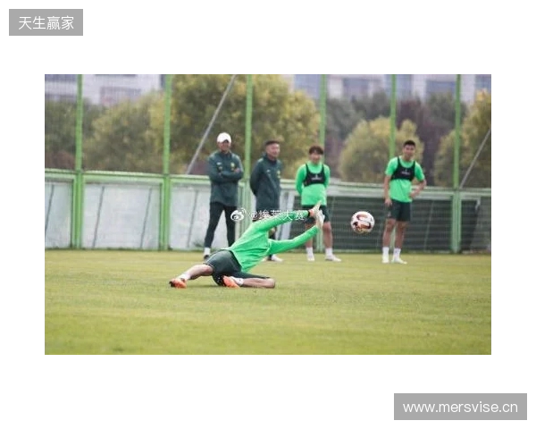 博主:国安下午集结韩佳奇现身,个别球员已从基地搬走私人物品 博主:国安下午集结韩佳奇现身,个别球员已从基地搬走私人物品