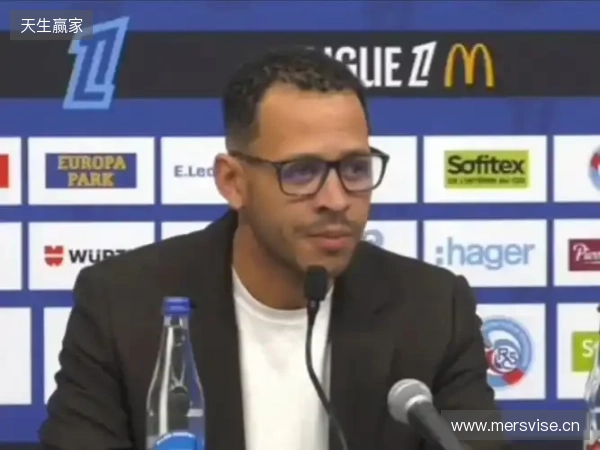 有风度，罗塞尼尔在切尔西首场发布会前与在场所有记者一一握手