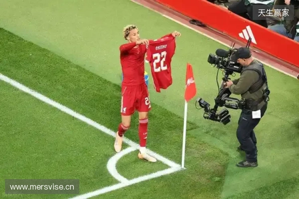 埃基蒂克:期待重回马赛主场踢球,那里有着难以置信的球迷 埃基蒂克:期待重回马赛主场踢球,那里有着难以置信的球迷